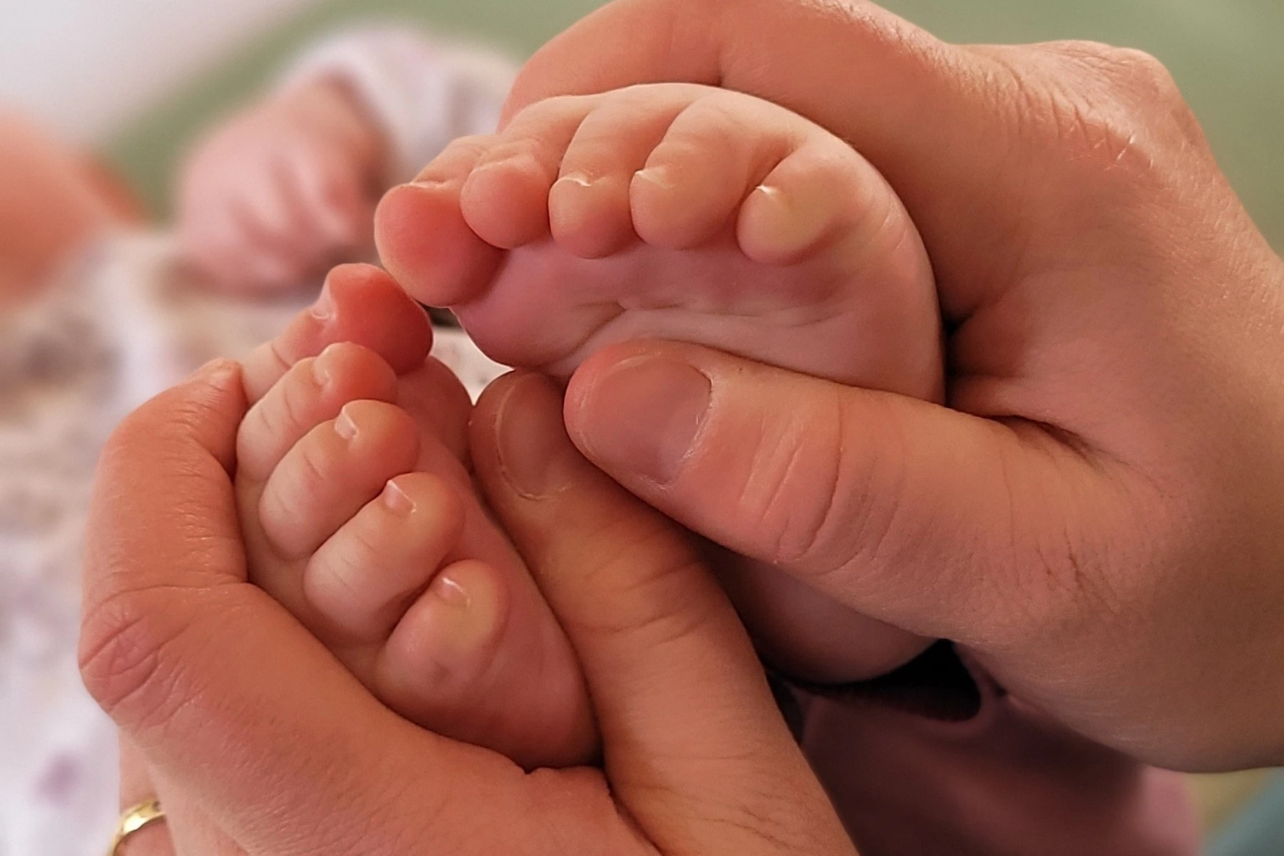 Schwangere Frau bei einem Geburtsvorbereitungskurs